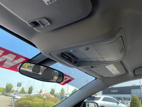 Used 2021 GMC Acadia SLE FWD image 21