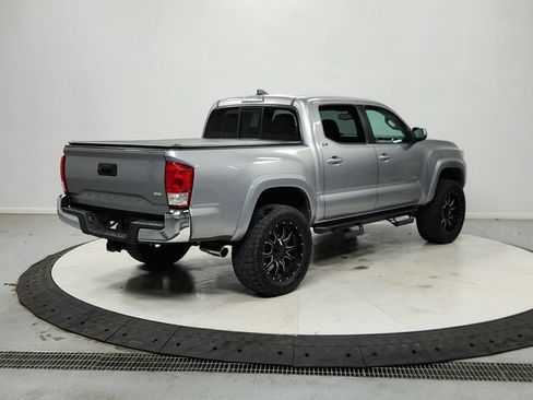 Used 2017 Toyota Tacoma SR5 w/ Tow Package RWD image 8