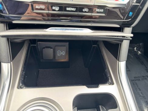 Used 2021 Ford Explorer Limited w/ Equipment Group 301A image 21