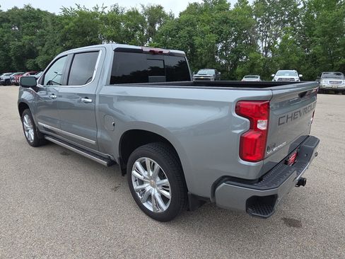 Used 2025 Chevrolet Silverado 1500 High Country AWD/4WD image 6
