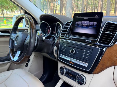 Used 2018 Mercedes-Benz GLS 550 4MATIC image 21