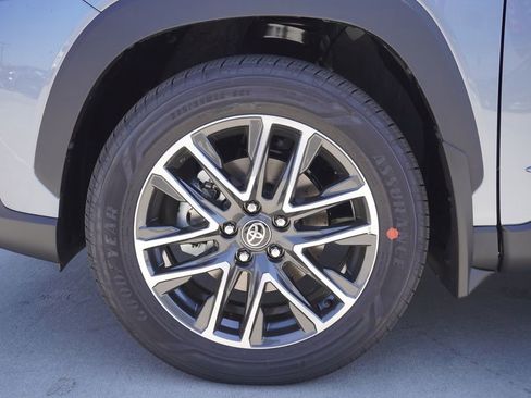 Certified 2026 Toyota Corolla Cross XLE FWD image 22