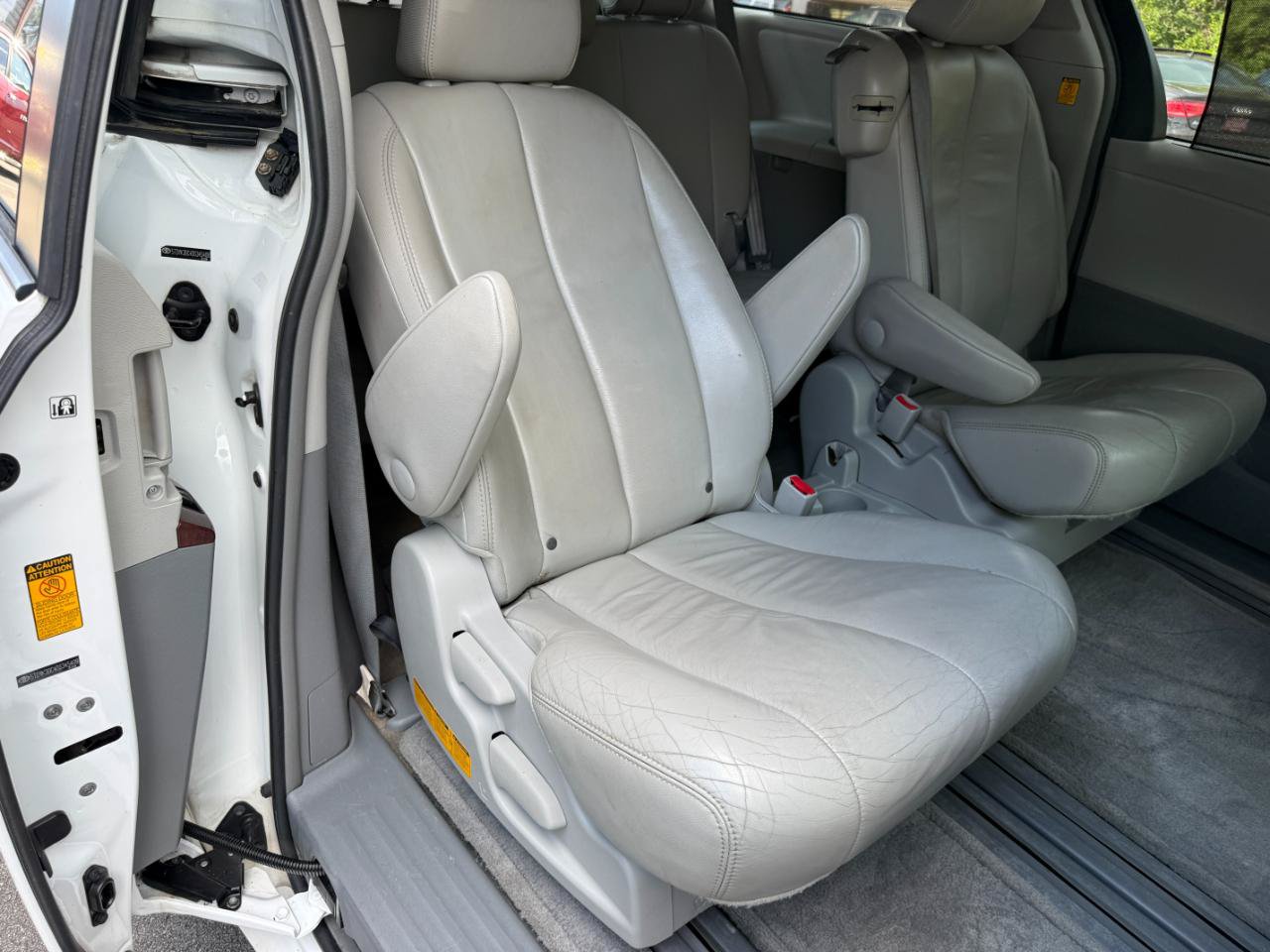 Used 2013 Toyota Sienna XLE w/ Entertainment Pkg FWD image 63