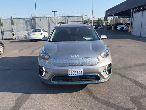 Used 2022 Kia Niro EX w/ Cold Weather Package FWD image 2