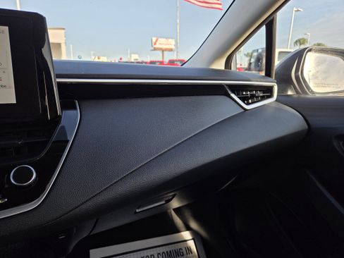 Used 2023 Toyota Corolla LE image 29