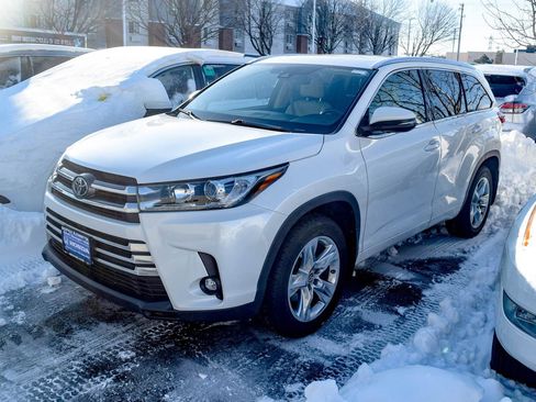 Used 2019 Toyota Highlander Limited image 1