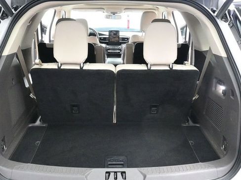 Used 2020 Ford Explorer Platinum w/ Premium Technology Package image 11