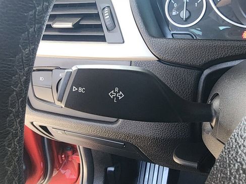 Used 2018 BMW 320i Sedan w/ Convenience Package image 29