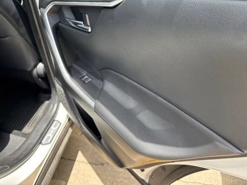 Used 2020 Toyota RAV4 XLE Premium FWD image 21