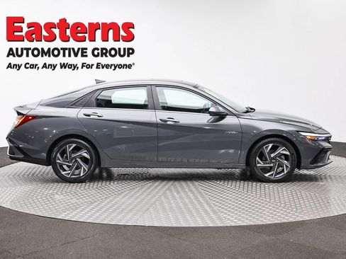 Used 2024 Hyundai Elantra SEL w/ Convenience Package FWD image 4