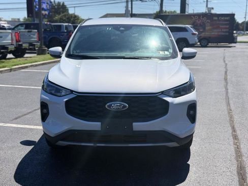 Used 2025 Ford Escape ST-Line Select AWD/4WD image 2