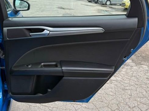 Used 2020 Ford Fusion SE FWD image 24