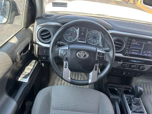 Used 2022 Toyota Tacoma SR5 w/ Technology Package RWD image 2