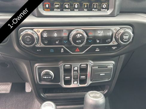 Used 2023 Jeep Wrangler Unlimited Sahara w/ Cold Weather Group AWD/4WD image 27