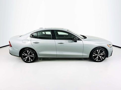Used 2025 Volvo S60 B5 Core image 10