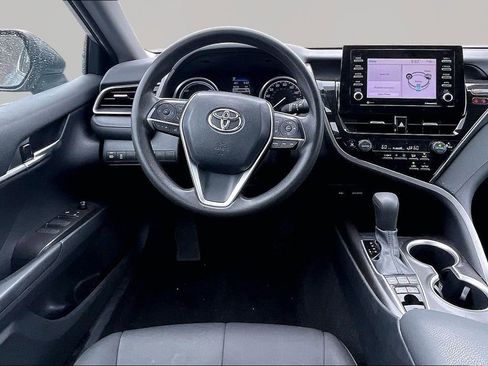 Used 2021 Toyota Camry LE image 10