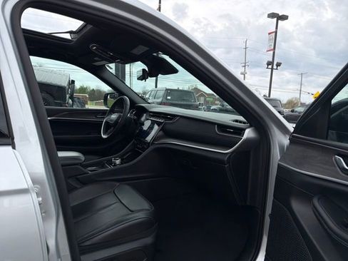 Used 2024 Jeep Grand Cherokee L Limited w/ Luxury Tech Group II image 38