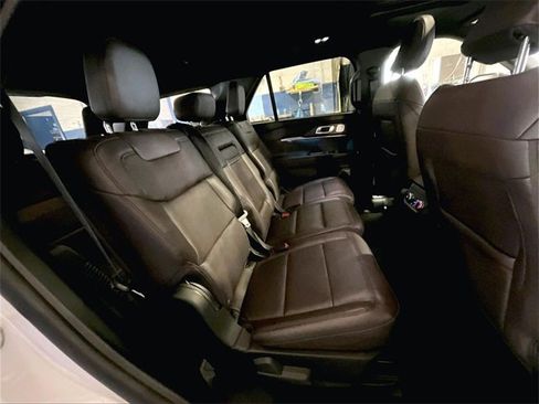 Used 2025 Ford Explorer Platinum image 23