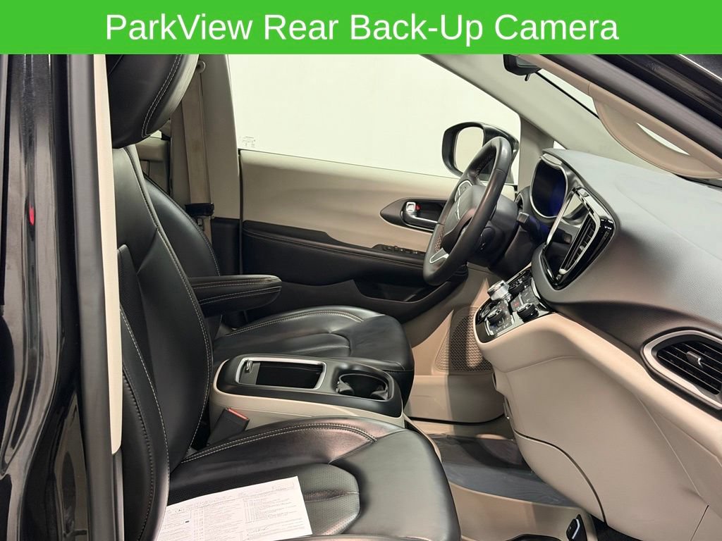 Used 2023 Chrysler Pacifica Touring-L FWD image 21