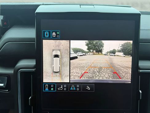 Used 2025 GMC Yukon XL Denali AWD/4WD image 33