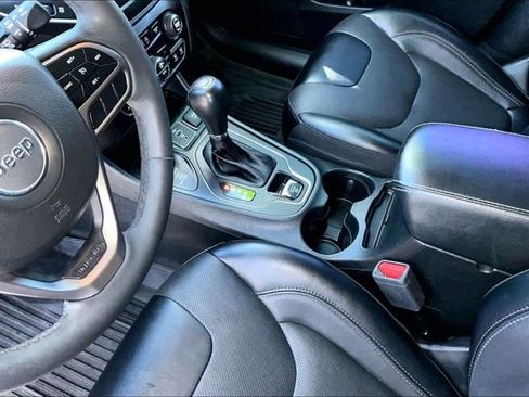 Used 2022 Jeep Cherokee Latitude Lux w/ Mopar Interior Package AWD/4WD image 14