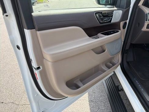 Used 2024 Lincoln Navigator L Reserve image 12