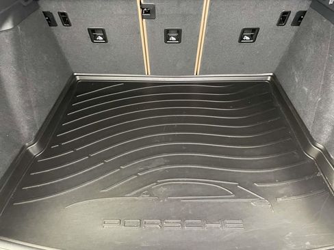 Certified 2025 Porsche Macan AWD/4WD image 20