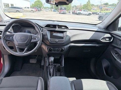 Used 2022 Chevrolet TrailBlazer LT w/ Confidence II Package FWD image 16