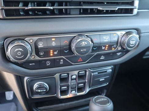 New 2026 Jeep Gladiator Sport AWD/4WD image 7
