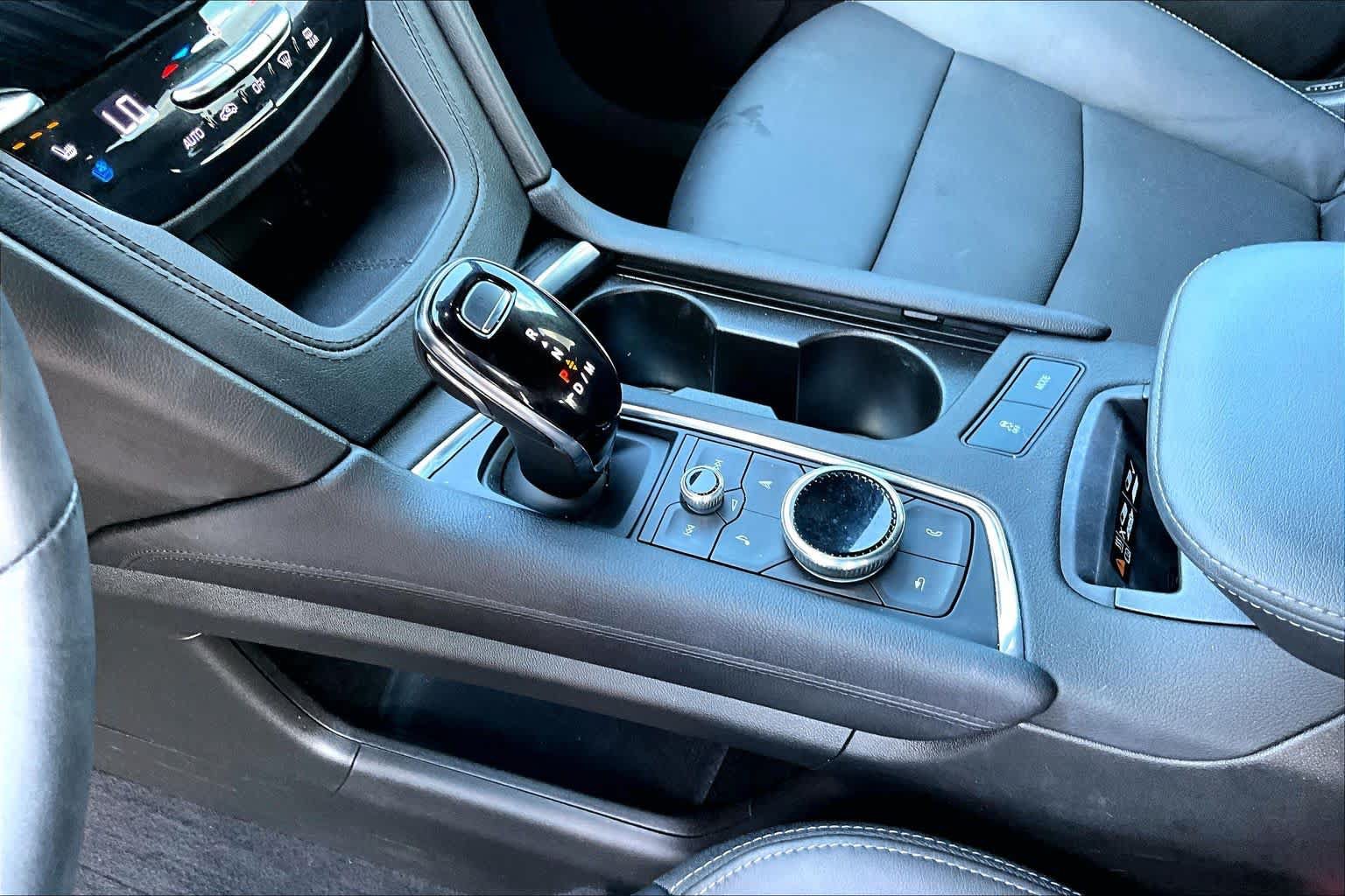 Used 2023 Cadillac XT6 Premium Luxury w/ Technology Package FWD image 17