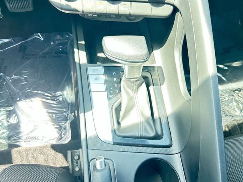 Used 2021 Hyundai Elantra SE FWD image 18