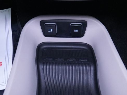Used 2018 Chrysler Pacifica Touring-L Plus FWD image 34