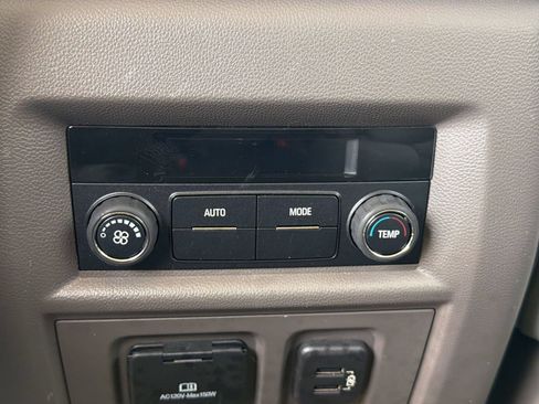 Used 2018 Chevrolet Traverse LT FWD image 30