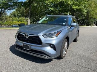 Used 2023 Toyota Highlander Platinum AWD/4WD video 1