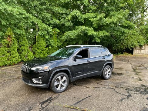 Used 2019 Jeep Cherokee Limited AWD/4WD image 1