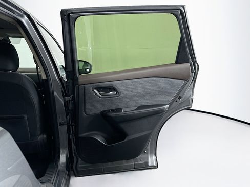 Used 2023 Nissan Rogue SV image 28