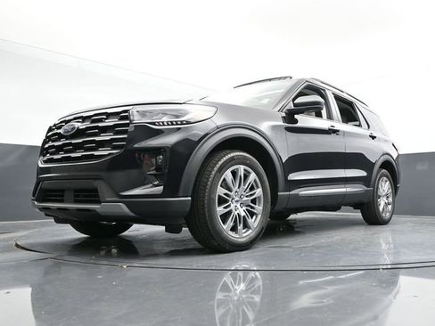 Used 2025 Ford Explorer Active w/ Active Comfort Package image 34