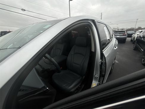 Used 2021 Buick Enclave Essence w/ Sound and Sites Package image 16