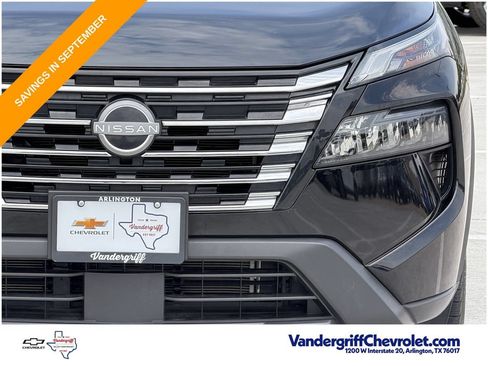 Used 2025 Nissan Rogue SV FWD image 8