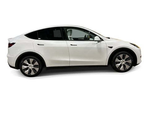 Certified 2023 Tesla Model Y Long Range AWD/4WD image 7