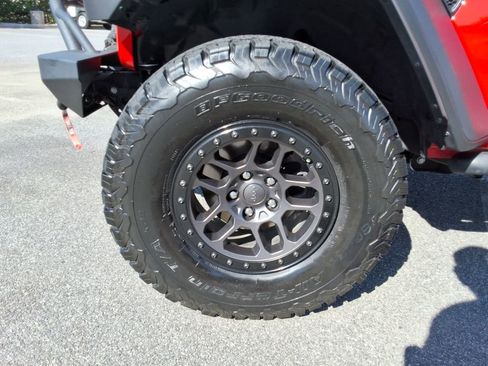 Used 2022 Jeep Wrangler Unlimited Rubicon w/ Xtreme Recon 35" Tire Package AWD/4WD image 10