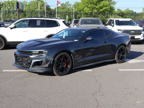 Used 2021 Chevrolet Camaro LT w/ Technology Package image 5