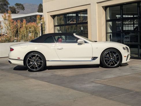 Used 2022 Bentley Continental GT image 9