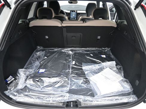 New 2026 Volvo XC60 B5 Plus w/ Protection Package Premier AWD/4WD image 18