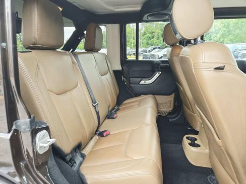 Used 2013 Jeep Wrangler Unlimited Sahara w/ Dual Top Group AWD/4WD image 18