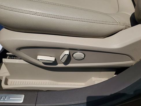 Used 2022 Lincoln Nautilus FWD w/ Premium Package image 18
