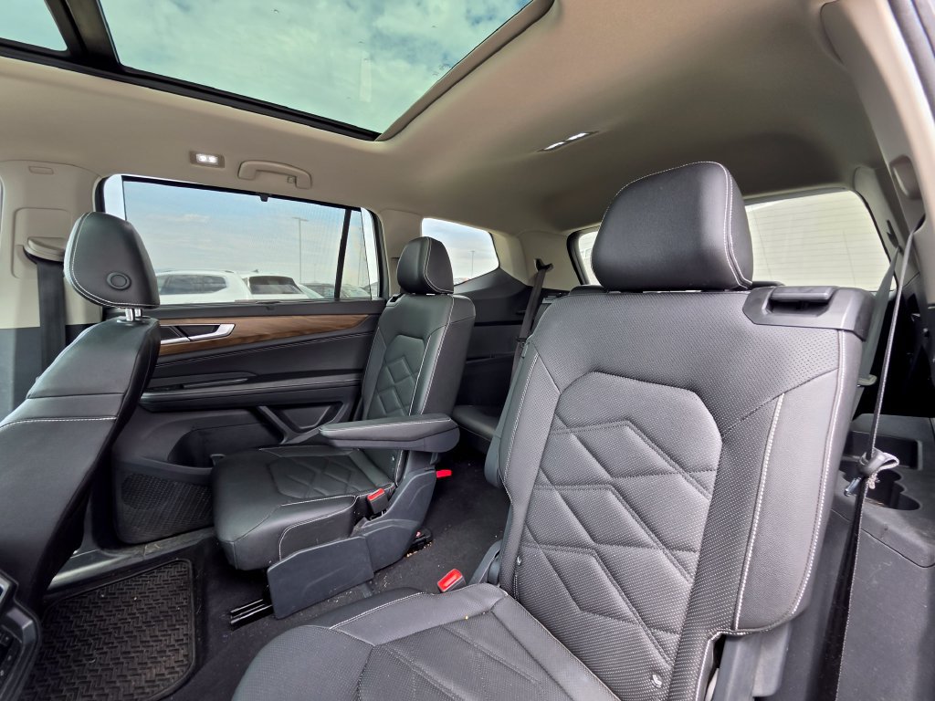 Used 2025 Volkswagen Atlas SE w/ Panoramic Sunroof Package FWD image 22