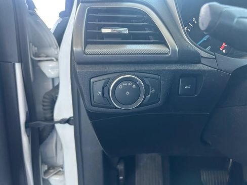 Used 2017 Ford Fusion SE FWD image 13