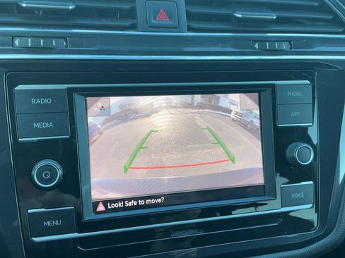 Used 2020 Volkswagen Tiguan S image 21