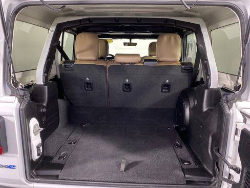 Used 2023 Jeep Wrangler Unlimited Rubicon 4xe w/ Cold Weather Group AWD/4WD image 34